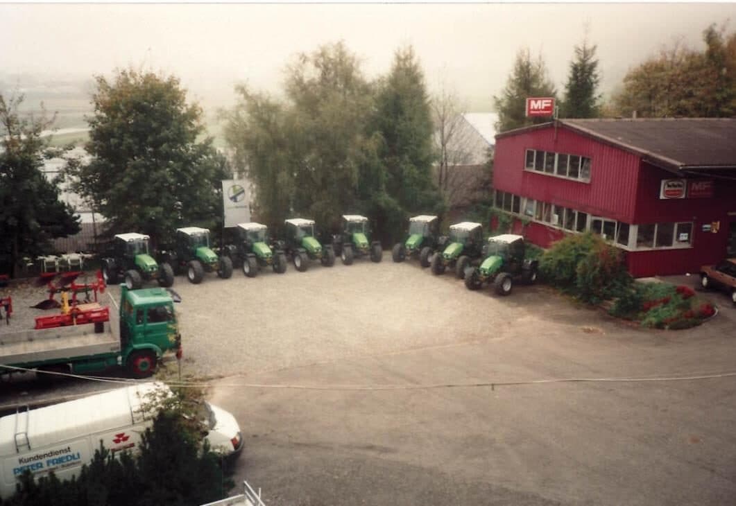 Kompakter Bergmechanisierungs-Schlepper für steiles Gelände.